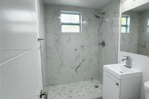 Propiedad comercial en venta en Miami, Florida, 195.65 m2 № 1845885 - foto 4