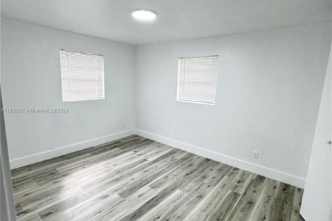 Propiedad comercial en venta en Miami, Florida, 195.65 m2 № 1845885 - foto 6