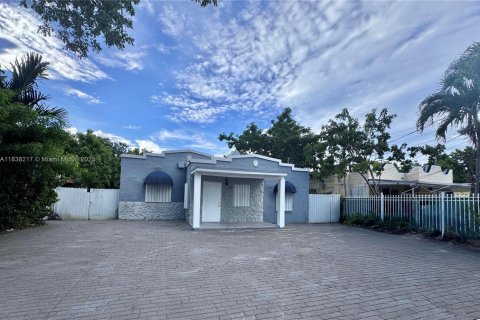 Propiedad comercial en venta en Miami, Florida, 195.65 m2 № 1845885 - foto 1