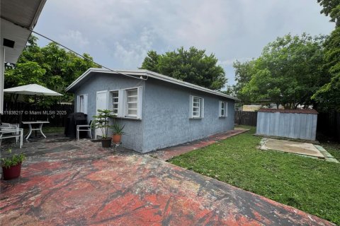 Propiedad comercial en venta en Miami, Florida, 195.65 m2 № 1845885 - foto 2