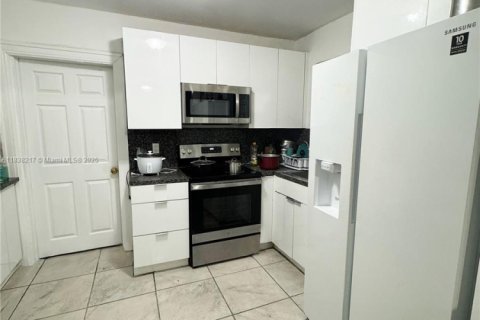 Propiedad comercial en venta en Miami, Florida, 195.65 m2 № 1845885 - foto 15