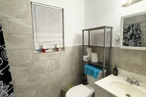 Propiedad comercial en venta en Miami, Florida, 195.65 m2 № 1845885 - foto 16