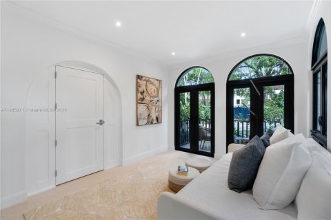 Villa ou maison à vendre à Miami, Floride: 6 chambres, 507.06 m2 № 1937309 - photo 18