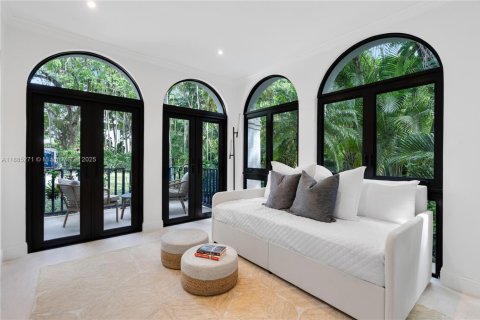 Villa ou maison à vendre à Miami, Floride: 6 chambres, 507.06 m2 № 1937309 - photo 17