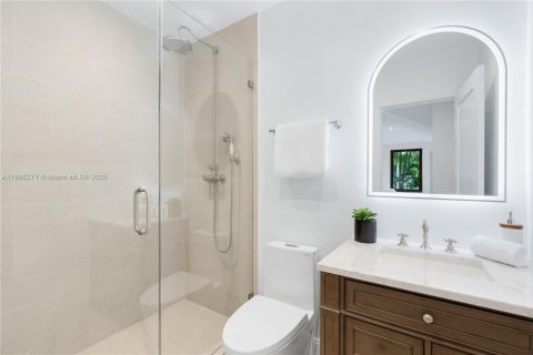 House in Miami, Florida 6 bedrooms, 507.06 sq.m. № 1937309 - photo 30