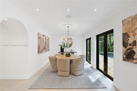 Villa ou maison à vendre à Miami, Floride: 6 chambres, 507.06 m2 № 1937309 - photo 13
