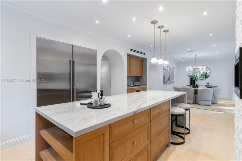 Villa ou maison à vendre à Miami, Floride: 6 chambres, 507.06 m2 № 1937309 - photo 11