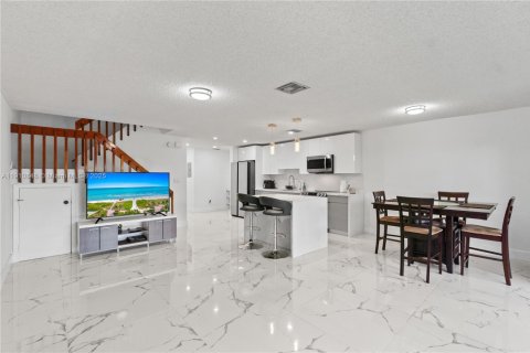 Touwnhouse à vendre à Sunrise, Floride: 3 chambres, 119.01 m2 № 1968780 - photo 13