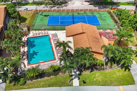 Touwnhouse à vendre à Sunrise, Floride: 3 chambres, 119.01 m2 № 1968780 - photo 4