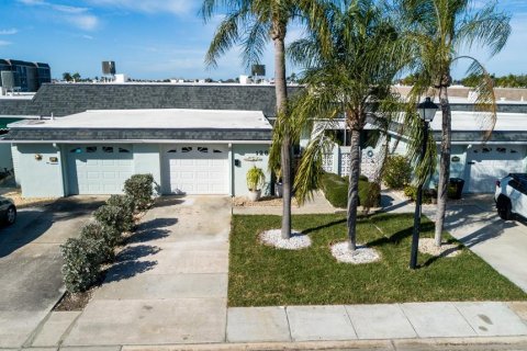 Villa ou maison à louer à Saint Petersburg, Floride: 2 chambres, 130.06 m2 № 2223767 - photo 2
