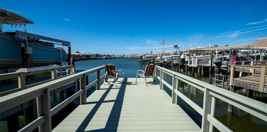 Villa ou maison à Saint Petersburg, Floride 2 chambres, 130.06 m2 № 2223767