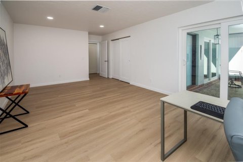Villa ou maison à louer à Saint Petersburg, Floride: 2 chambres, 130.06 m2 № 2223767 - photo 14