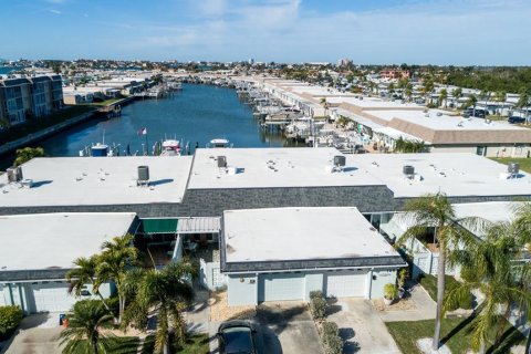Villa ou maison à louer à Saint Petersburg, Floride: 2 chambres, 130.06 m2 № 2223767 - photo 3