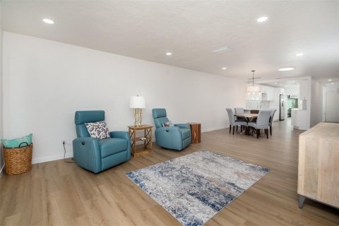 Villa ou maison à louer à Saint Petersburg, Floride: 2 chambres, 130.06 m2 № 2223767 - photo 27