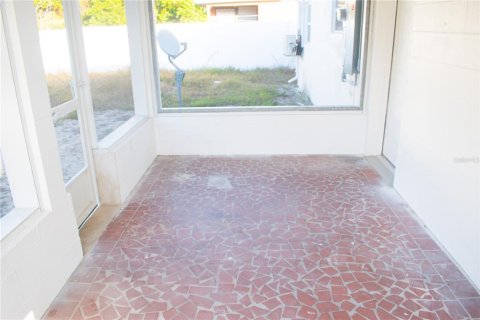 Casa en alquiler en New Port Richey, Florida, 2 dormitorios, 66.89 m2 № 1732537 - foto 8