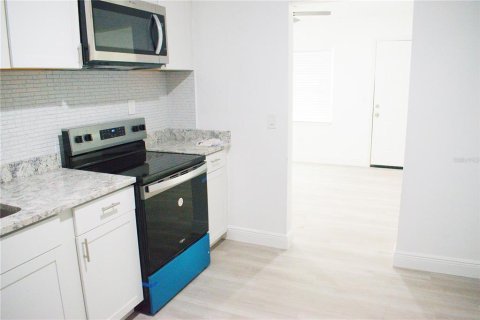 Casa en alquiler en New Port Richey, Florida, 2 dormitorios, 66.89 m2 № 1732537 - foto 9