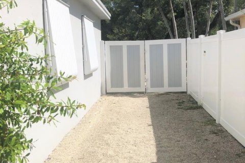 House in Fort Lauderdale, Florida 1 bedroom, 46.45 sq.m. № 1939207 - photo 24