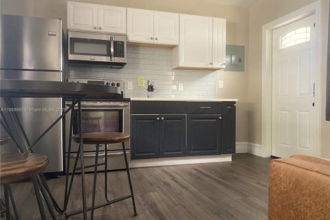 House in Fort Lauderdale, Florida 1 bedroom, 46.45 sq.m. № 1939207 - photo 17