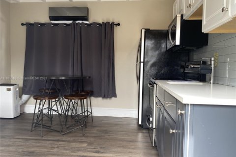 House in Fort Lauderdale, Florida 1 bedroom, 46.45 sq.m. № 1939207 - photo 18