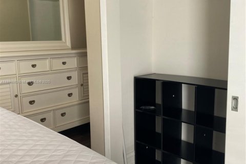 House in Fort Lauderdale, Florida 1 bedroom, 46.45 sq.m. № 1939207 - photo 16