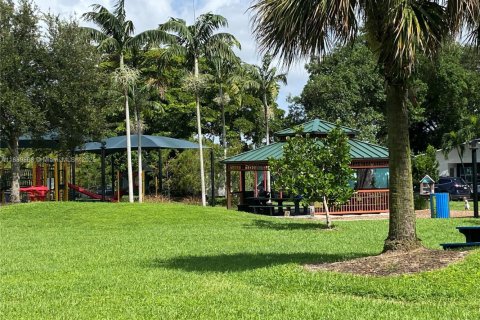 House in Fort Lauderdale, Florida 1 bedroom, 46.45 sq.m. № 1939207 - photo 27