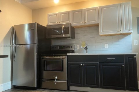 House in Fort Lauderdale, Florida 1 bedroom, 46.45 sq.m. № 1939207 - photo 3