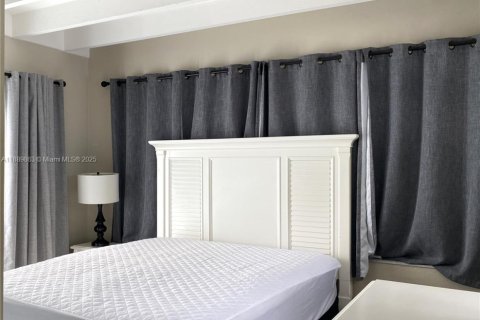 House in Fort Lauderdale, Florida 1 bedroom, 46.45 sq.m. № 1939207 - photo 11