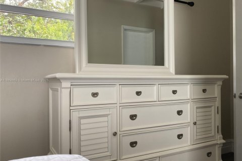 House in Fort Lauderdale, Florida 1 bedroom, 46.45 sq.m. № 1939207 - photo 14