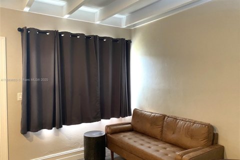 House in Fort Lauderdale, Florida 1 bedroom, 46.45 sq.m. № 1939207 - photo 5