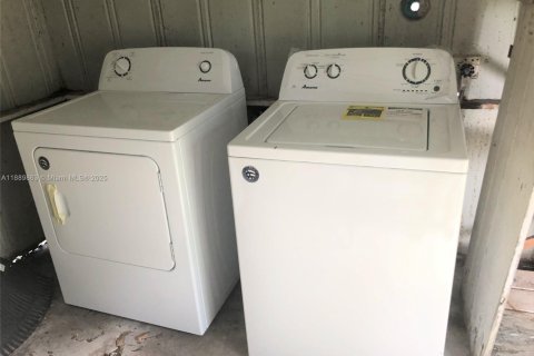 House in Fort Lauderdale, Florida 1 bedroom, 46.45 sq.m. № 1939207 - photo 21