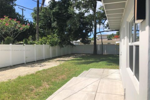 House in Fort Lauderdale, Florida 1 bedroom, 46.45 sq.m. № 1939207 - photo 22