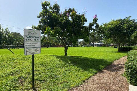 House in Fort Lauderdale, Florida 1 bedroom, 46.45 sq.m. № 1939207 - photo 26