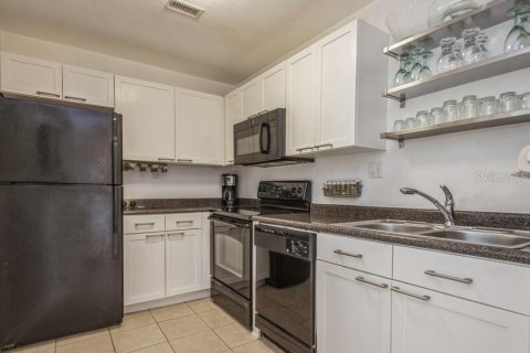 Condo in Saint Petersburg, Florida, 1 bedroom  № 1524176 - photo 6