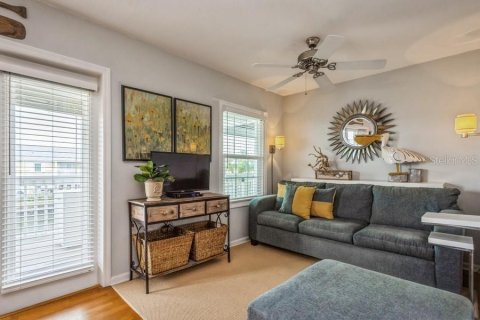 Condo in Saint Petersburg, Florida, 1 bedroom  № 1524176 - photo 4