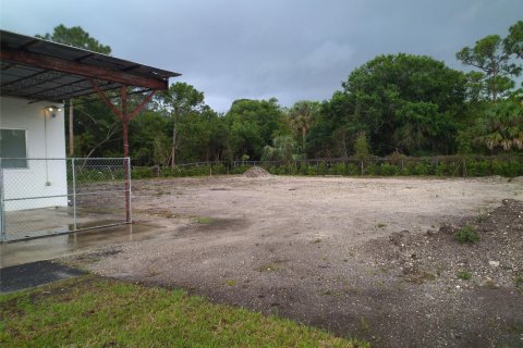 Commercial property in Fort Pierce, Florida № 747886 - photo 1