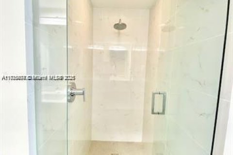 Condominio en venta en North Miami Beach, Florida, 1 dormitorio, 87.05 m2 № 1942704 - foto 25