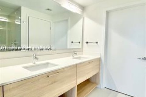 Condominio en venta en North Miami Beach, Florida, 1 dormitorio, 87.05 m2 № 1942704 - foto 24