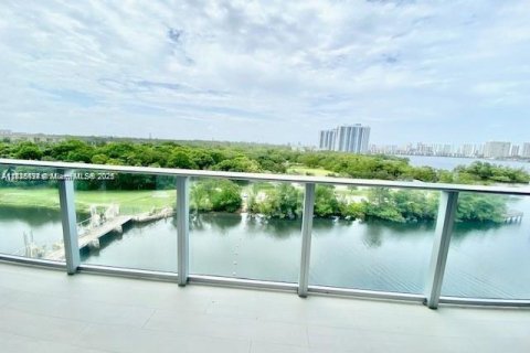 Condominio en venta en North Miami Beach, Florida, 1 dormitorio, 87.05 m2 № 1942704 - foto 16