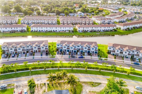 Townhouse in Miami, Florida 3 bedrooms, 157.47 sq.m. № 1779864 - photo 26