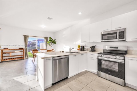 Townhouse in Miami, Florida 3 bedrooms, 157.47 sq.m. № 1779864 - photo 7