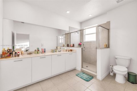 Townhouse in Miami, Florida 3 bedrooms, 157.47 sq.m. № 1779864 - photo 18
