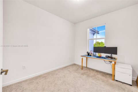 Townhouse in Miami, Florida 3 bedrooms, 157.47 sq.m. № 1779864 - photo 19