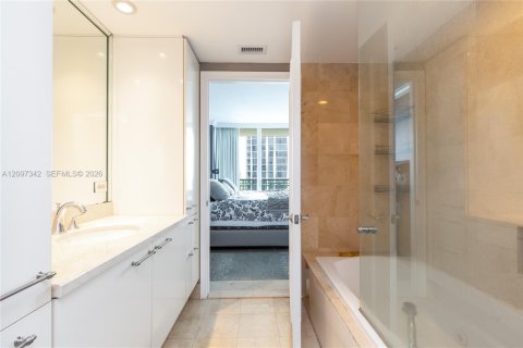 Condo in Miami, Florida, 1 bedroom  № 2394460 - photo 23