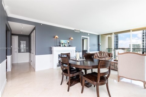 Condo in Miami, Florida, 1 bedroom  № 2394460 - photo 7