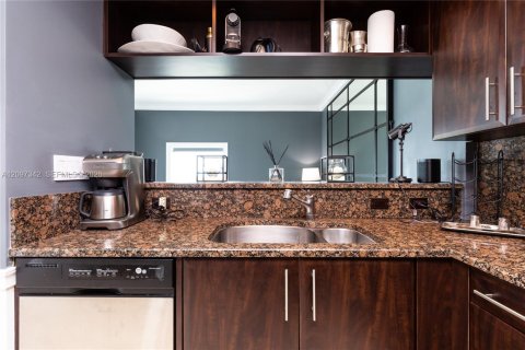 Condo in Miami, Florida, 1 bedroom  № 2394460 - photo 28