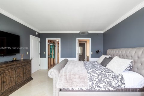 Condo in Miami, Florida, 1 bedroom  № 2394460 - photo 18