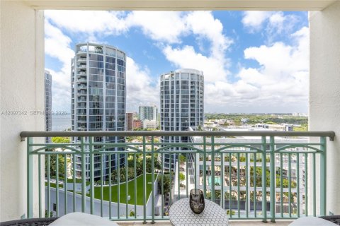 Condo in Miami, Florida, 1 bedroom  № 2394460 - photo 19