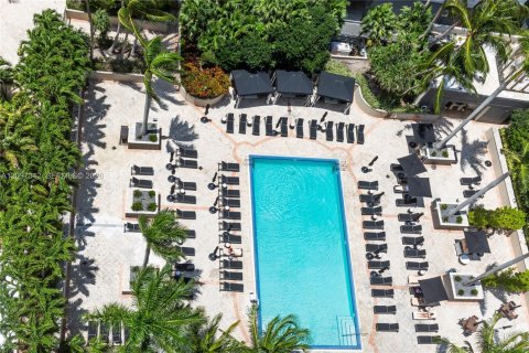 Condo in Miami, Florida, 1 bedroom  № 2394460 - photo 16