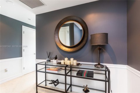 Condo in Miami, Florida, 1 bedroom  № 2394460 - photo 5