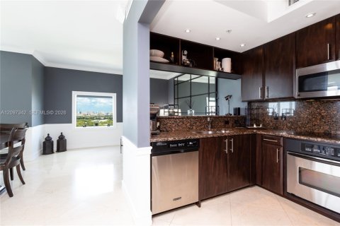 Condo in Miami, Florida, 1 bedroom  № 2394460 - photo 27
